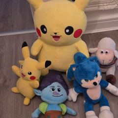 Soft toy Sonic and Pokemon