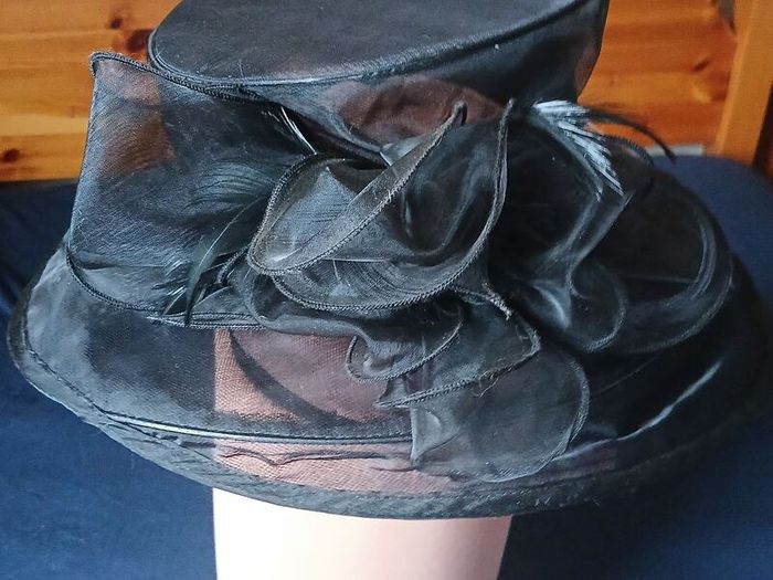Stunning Light Black Hat