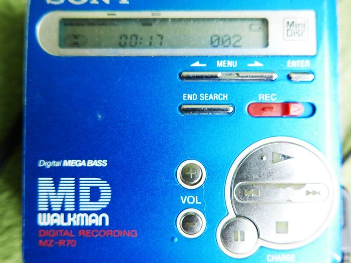 Sony MZ-R70 MiniDisc Walkman Digital Recording MD Player Recorder Working well