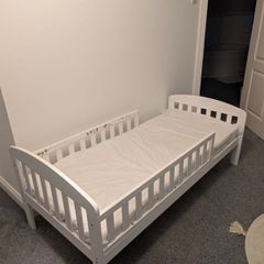 Toddler bed with mattress