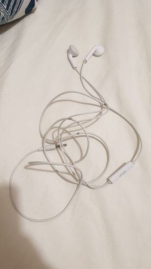 vivo white wired headphones earphones