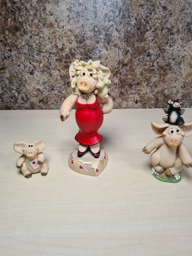 Piggins by David Corbidge figurines statues Piggin lovely - dressed to kill - drunk as a skunk vintage 1999 2002