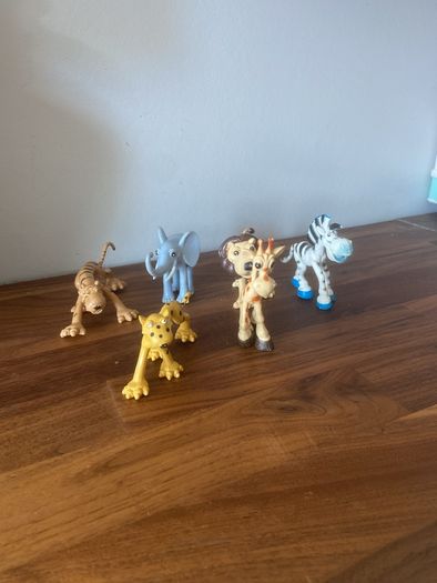 6 safari animal figurines