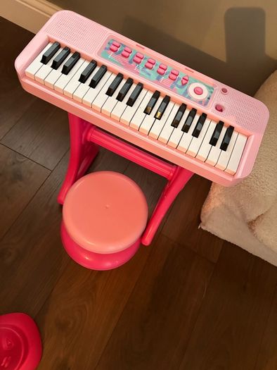 Big Steps Musical Keyboard and Stool Pink