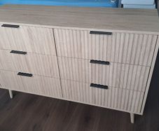 Dresser/ Chest of drawers