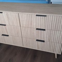Dresser/ Chest of drawers
