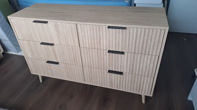 Dresser/ Chest of drawers