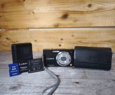 Panasonic Lumix DMC-FS11 14MP Digital Camera  w/ Charger Tested Fully Works