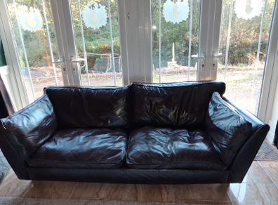 large 2/3 seater Italian leather sofa