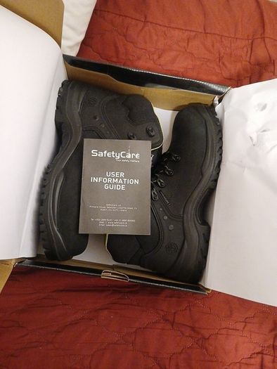 Work boots Brand new Huskee storm steel toe waterproof size 8
