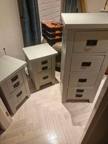 chest of drawers