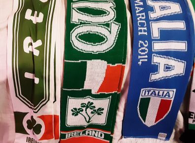 FOUR scarfs