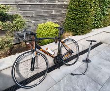 Contnd Giant AR3 bike like new with accessories