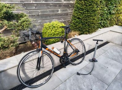 Contnd Giant AR3 bike like new with accessories
