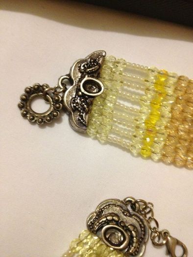 Stunning vintage style choker and matching bracket