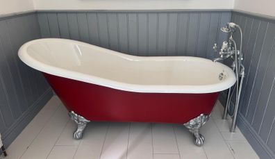 Cast Iron Freestanding Roll Top Bath Recor With Chrome Taps