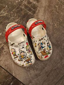 Crocs unisex sandals peanuts and Snoopy