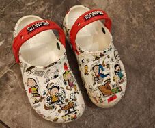 Crocs unisex sandals peanuts and Snoopy