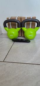brand new 2x8kilo cast iron kettlebells