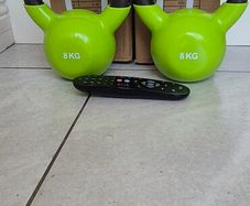 brand new 2x8kilo cast iron kettlebells