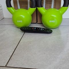 brand new 2x8kilo cast iron kettlebells