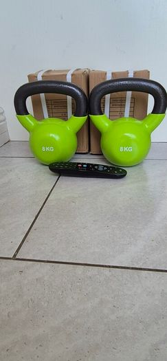 brand new 2x8kilo cast iron kettlebells