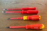 Flat Head screwdrivers x4