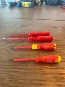 Flat Head screwdrivers x4