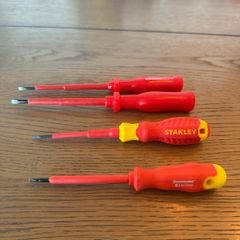 Flat Head screwdrivers x4