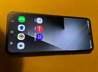 Samsung Galaxy Flip 7FE