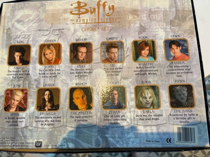 Buffy the Vampire Slayer Collector's Chess Set Rare 2000 Edition!