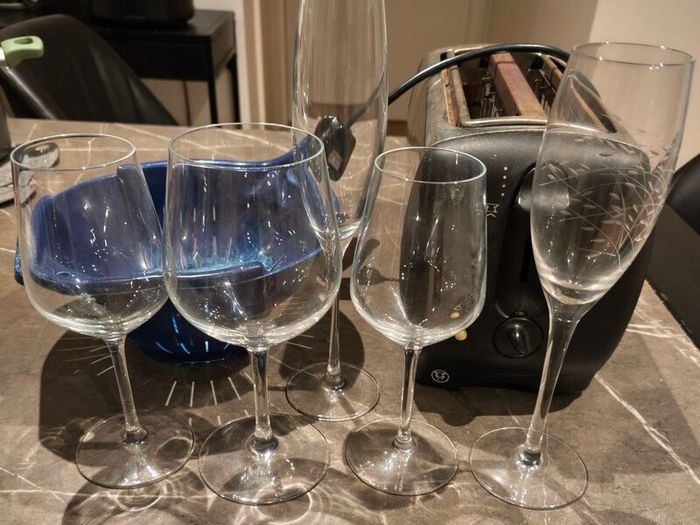Free Toaster, bowl and glasses