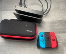 Nintendo docking charger, TV docking station, case & 5 games