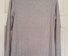 BNWT - Size Smalll - A Beautiful Grey Brushed Turtle Neck- Super Soft - E