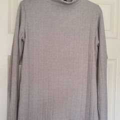 BNWT - Size Smalll - A Beautiful Grey Brushed Turtle Neck- Super Soft - E