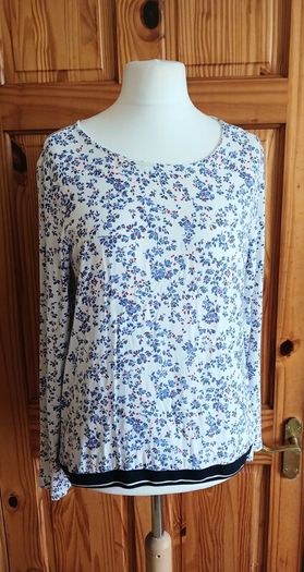 Ladies Street One Long sleeve ditzy floral top size 16 includes postage