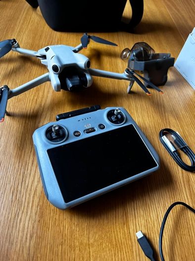 DJI Mini 4 Pro Fly More Combo