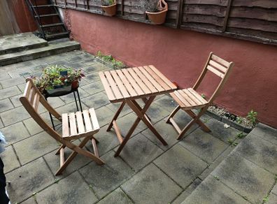 outdoor table and chairs