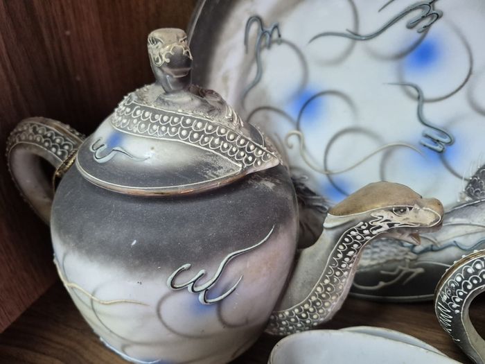 vase and tea set