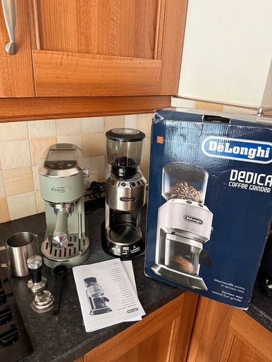 De'Longhi Dedica Espresso Machine Dedica Coffee Grinder Set