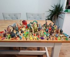 81 dinosaurs including finger and hand puppets