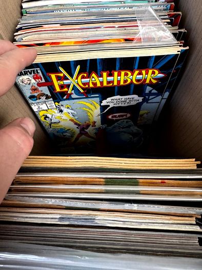 Marvel & DC Long Comic Box w 300 comics for Sale