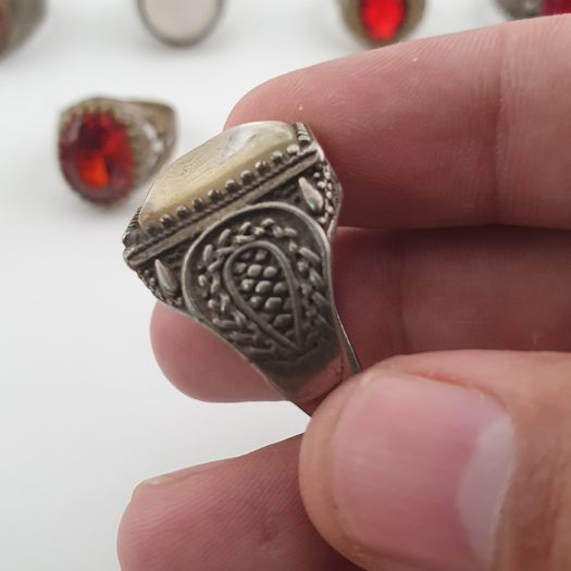 15 Old Fashioned Brass Rings Rustic Decorative Jewellery Lot