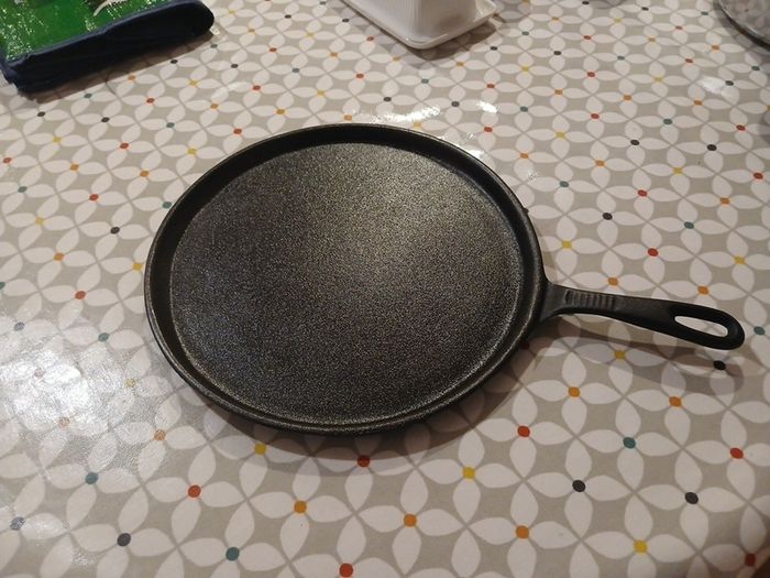 Cast iron pancake pan