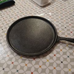 Cast iron pancake pan