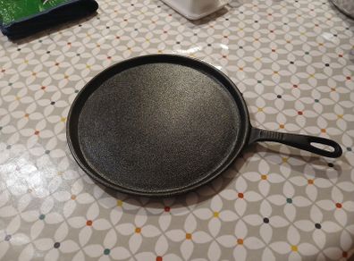 Cast iron pancake pan