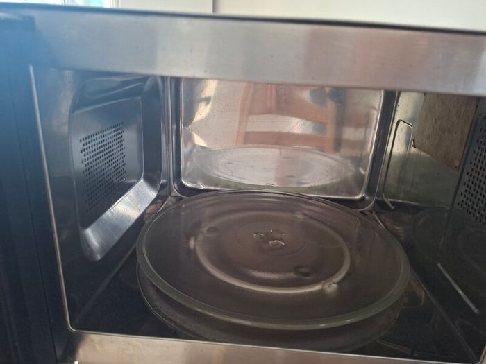 microwave and kettle