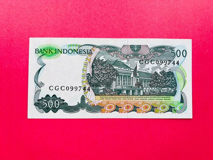 Indonesia  500   Rupiah    1982  . Pick  121  ( Uncirculated )