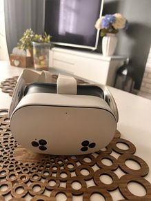 Meta Quest VR Headset & Controllers