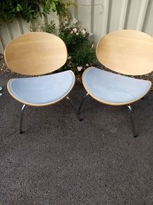 2 Oversized shell chairs